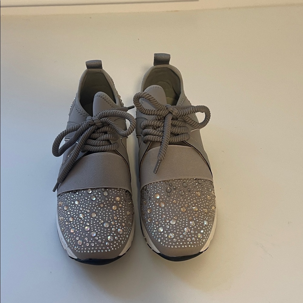 Stylish Women's Gray Sneakers with Rhinestones